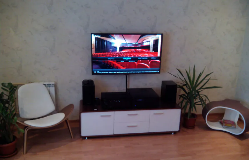 Телевизор 4К 32 дюйма (81 см)
