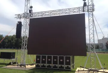 Экран уличный 4,8мм. Яркий