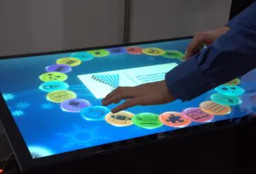 Интерактивный сенсорный киоск 32″